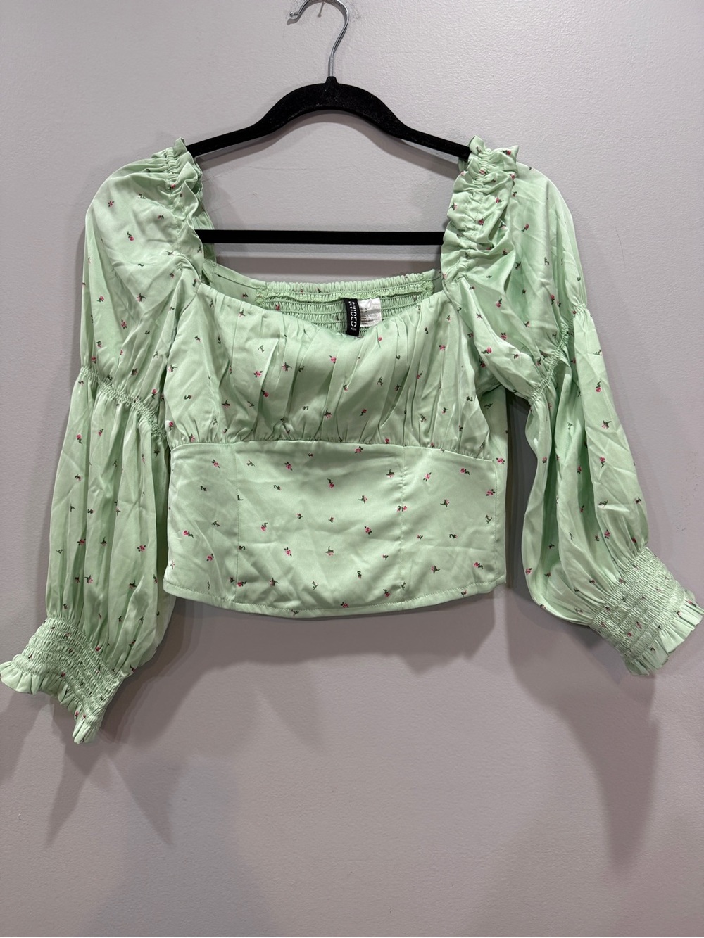 H&M Light Green Floral Puff-Sleeve Crop Top